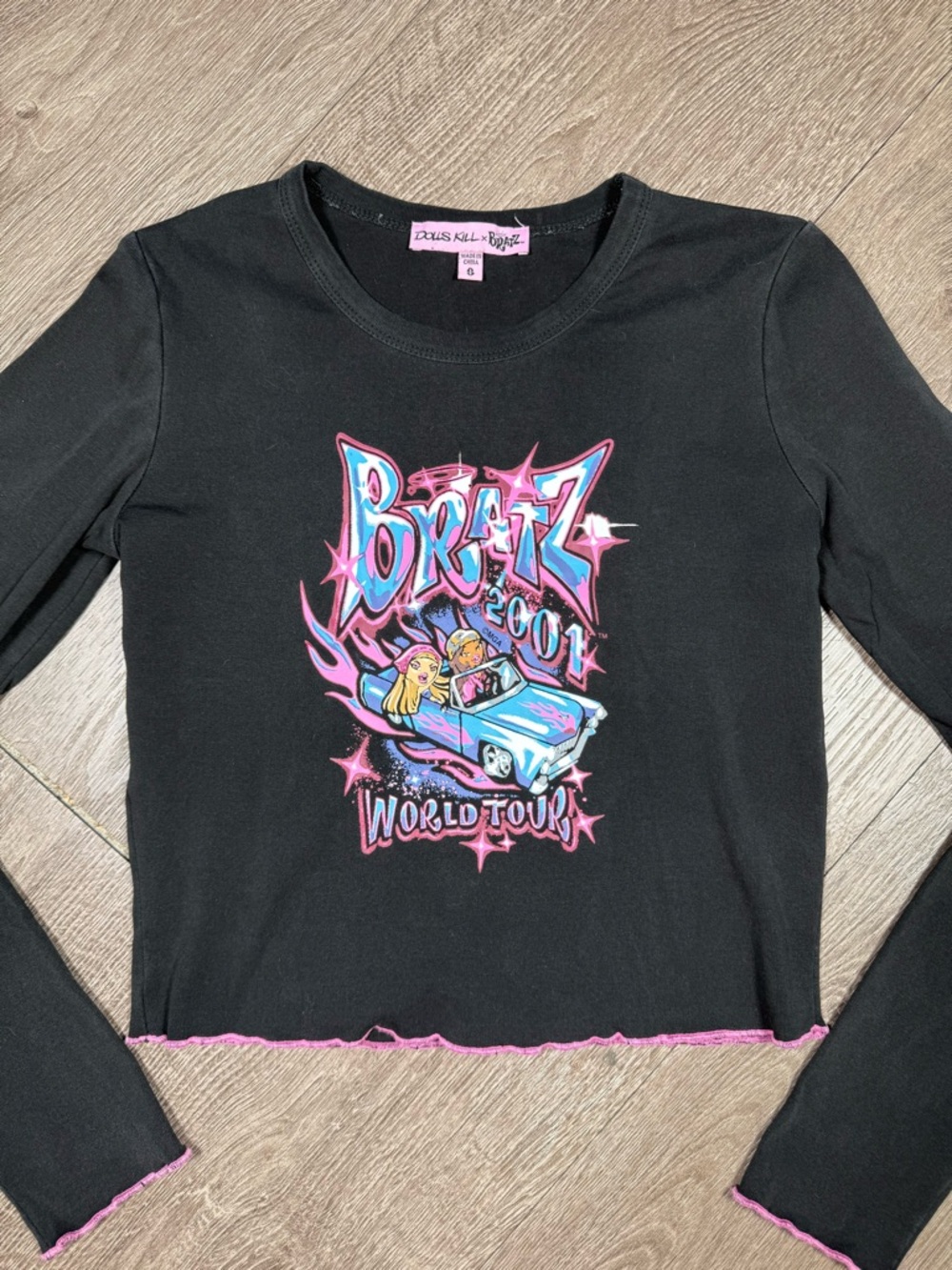 2001 Bratz World Tour Black & Pink Graphic Long-Sleeve Crop Top - Picture 2 of 2